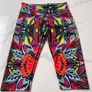 Betsy Johnson capri leggings Small